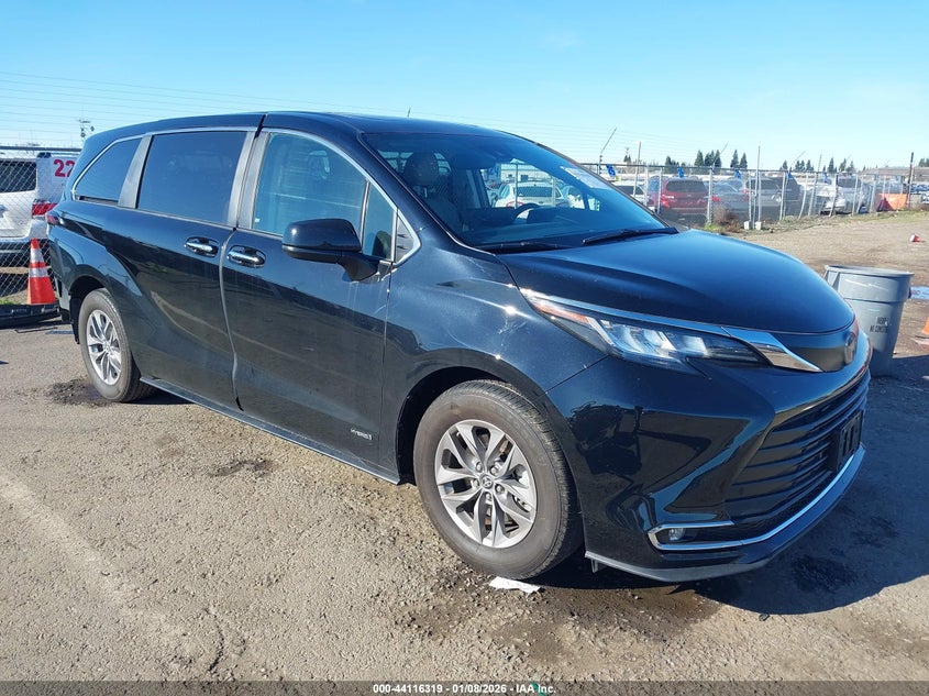 2021 Toyota Sienna Xle
