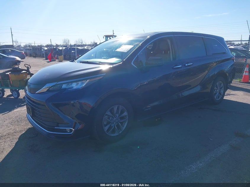 2021 Toyota Sienna Xle