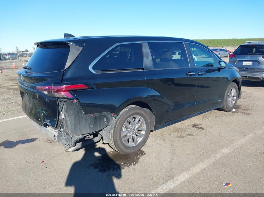 2021 Toyota Sienna Xle