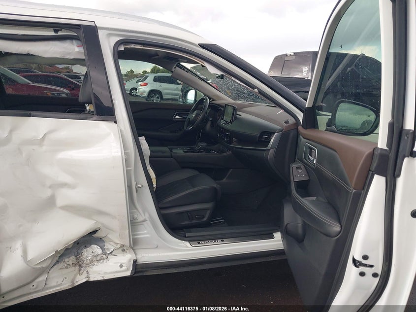 2022 Nissan Rogue Platinum Fwd