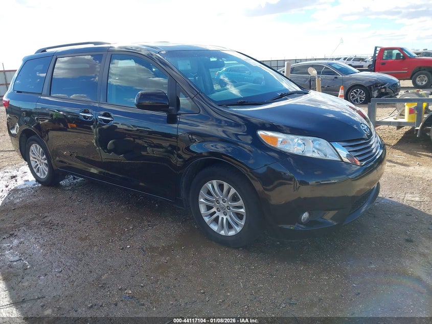 2015 Toyota Sienna Xle 8 Passenger