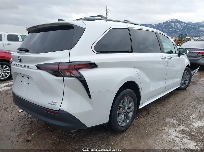 2024 Toyota Sienna Xle