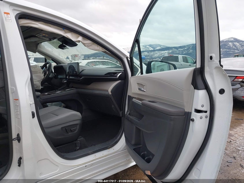 2024 Toyota Sienna Xle