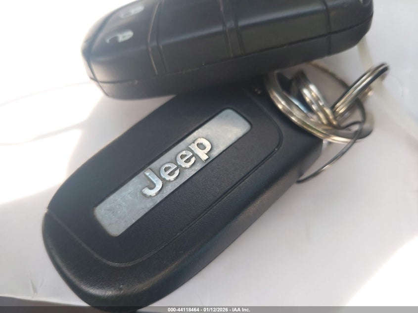 VIN 3C4NJCBB8KT637274 2019 JEEP COMPASS LATITUDE FWD