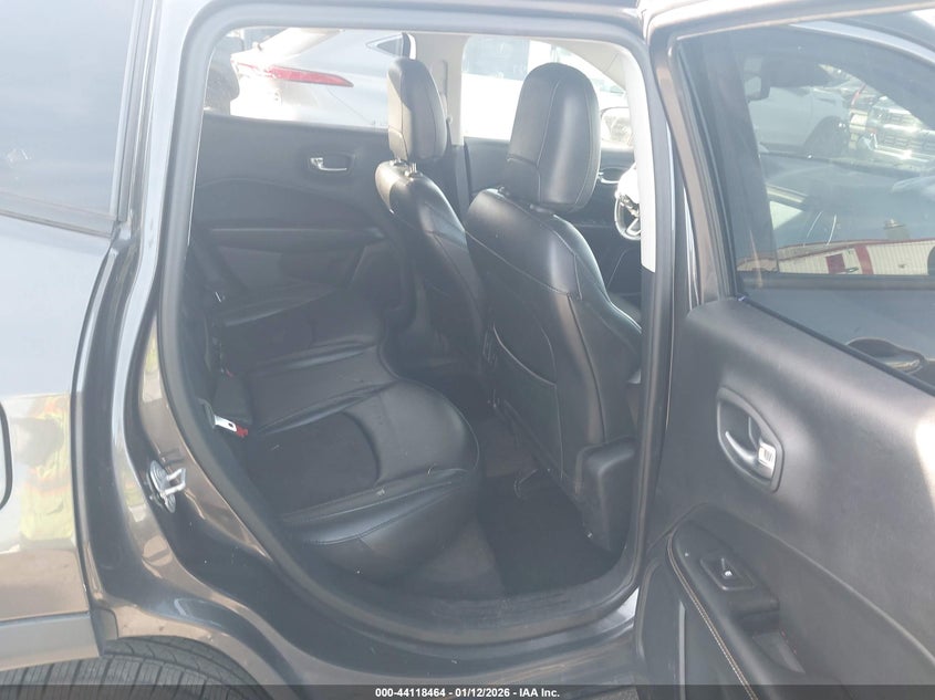 VIN 3C4NJCBB8KT637274 2019 JEEP COMPASS LATITUDE FWD