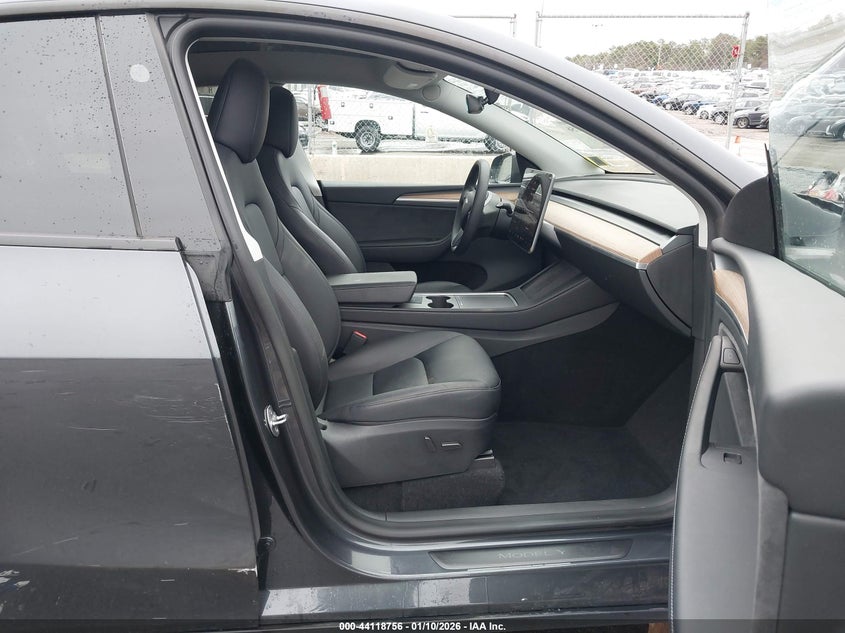 2025 Tesla Model Y Long Range Dual Motor Rear-Wheel Drive