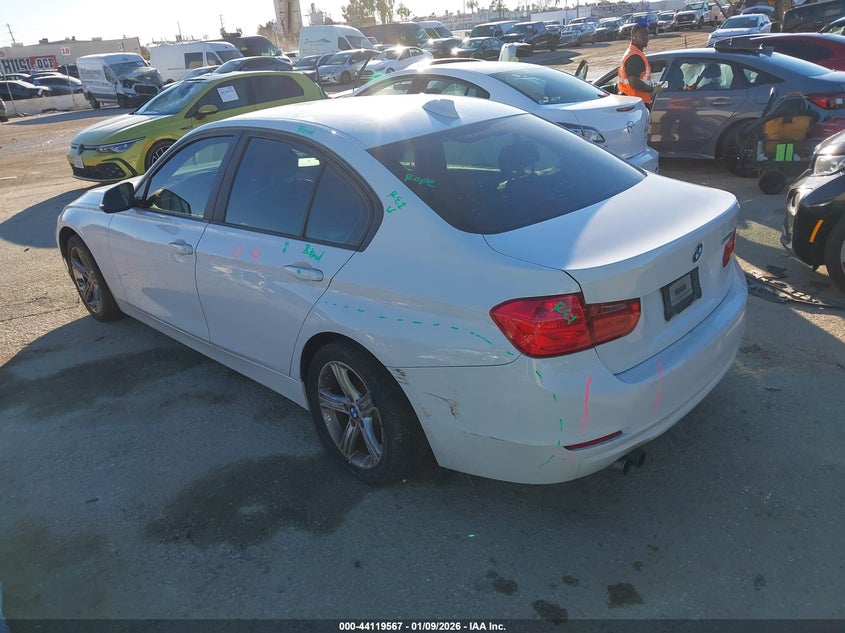 2012 BMW 3 series 2.0 328i White Lot 111044119567 Vin WBA3A5C55CF341214