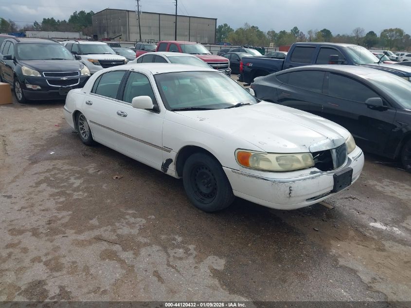 2002 Lincoln Town Car