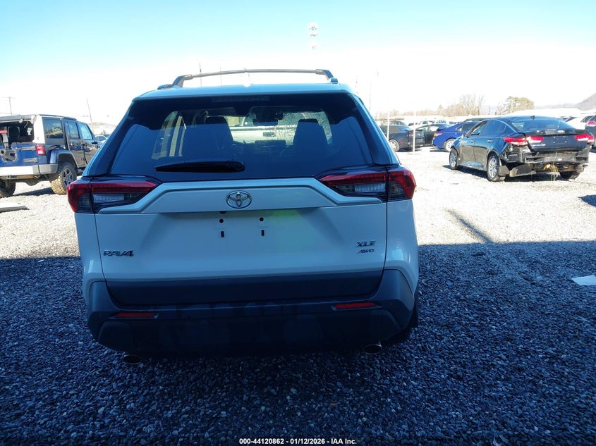 VIN 2T3A1RFV8RW492715 2024 TOYOTA RAV4 XLE PREMIUM