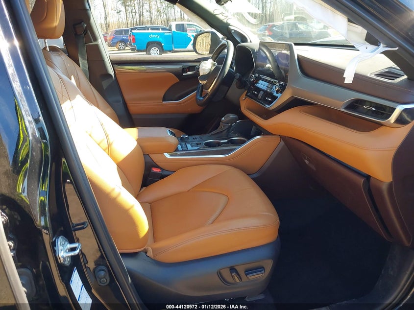 2022 Toyota Highlander Platinum