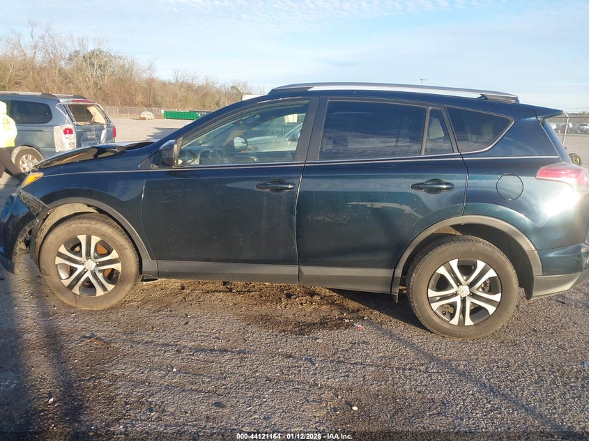 VIN JTMZFREV1JJ195147 2018 TOYOTA RAV4 LE