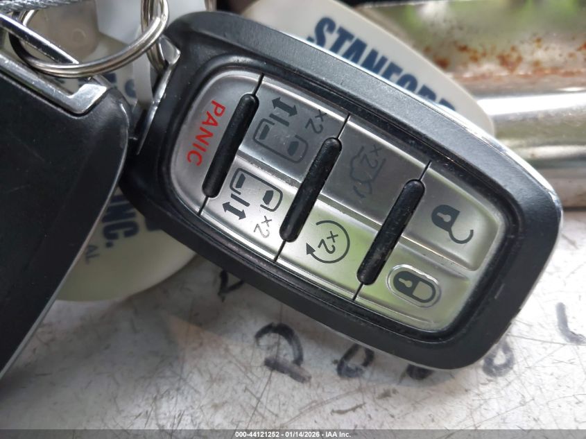 2017 Chrysler Pacifica Touring-L VIN: 2C4RC1BG9HR526563 Lot: 44121252