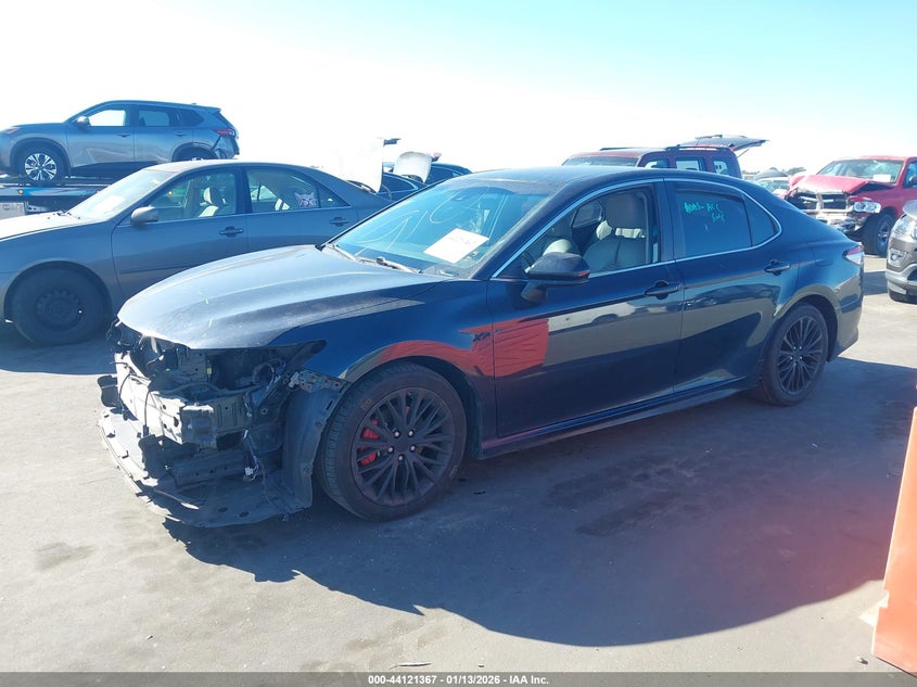 TOYOTA CAMRY - zdjęcie 15