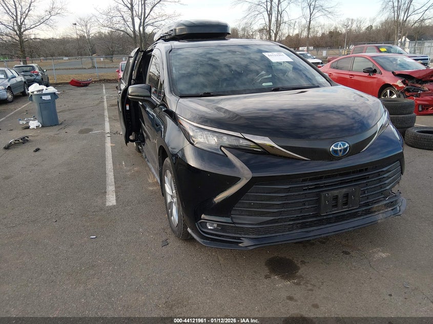 2022 Toyota Sienna Xle Woodland Edition