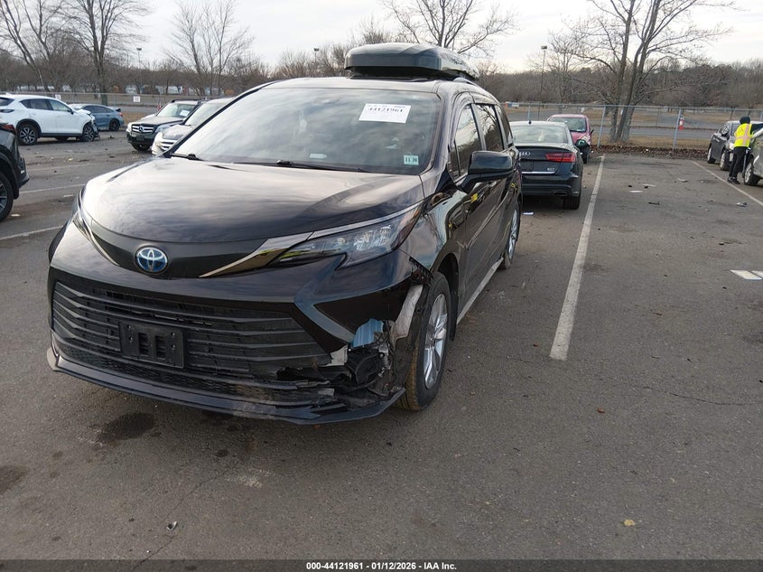 2022 Toyota Sienna Xle Woodland Edition