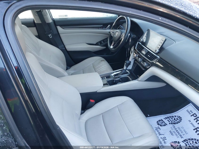 VIN 1HGCV1F92JA103170 2018 HONDA ACCORD TOURING