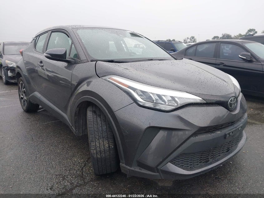 2022 TOYOTA C-HR XLE
