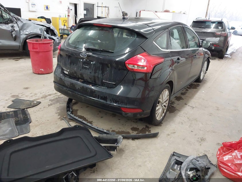 VIN 1FADP3N27JL223263 2018 FORD FOCUS TITANIUM