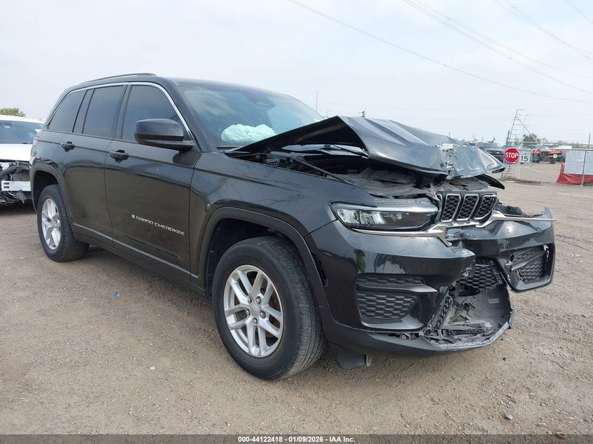 2023 Jeep Grand Cherokee Laredo 4X2