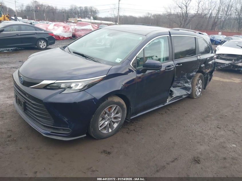 2024 Toyota Sienna Le
