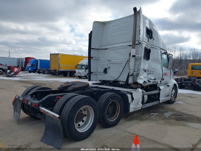 2023 VOLVO VNL auction photo 4