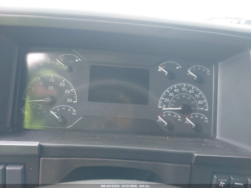 2023 VOLVO VNL auction photo 5
