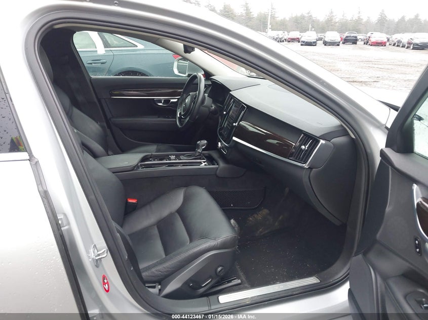 2017 Volvo S90 T6 Momentum