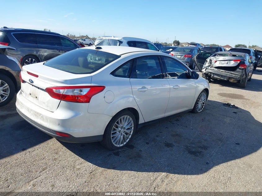Vin: 1fahp3h21cl139617, lot: 44619571, ford focus sel 20124