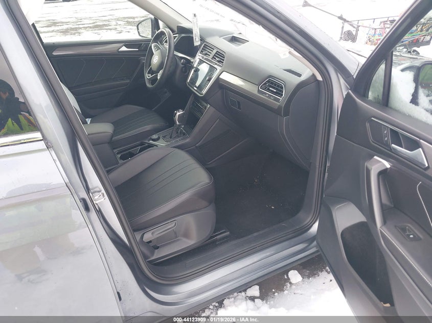 2024 Volkswagen Tiguan 2.0T Se/2.0T Wolfsburg Edition