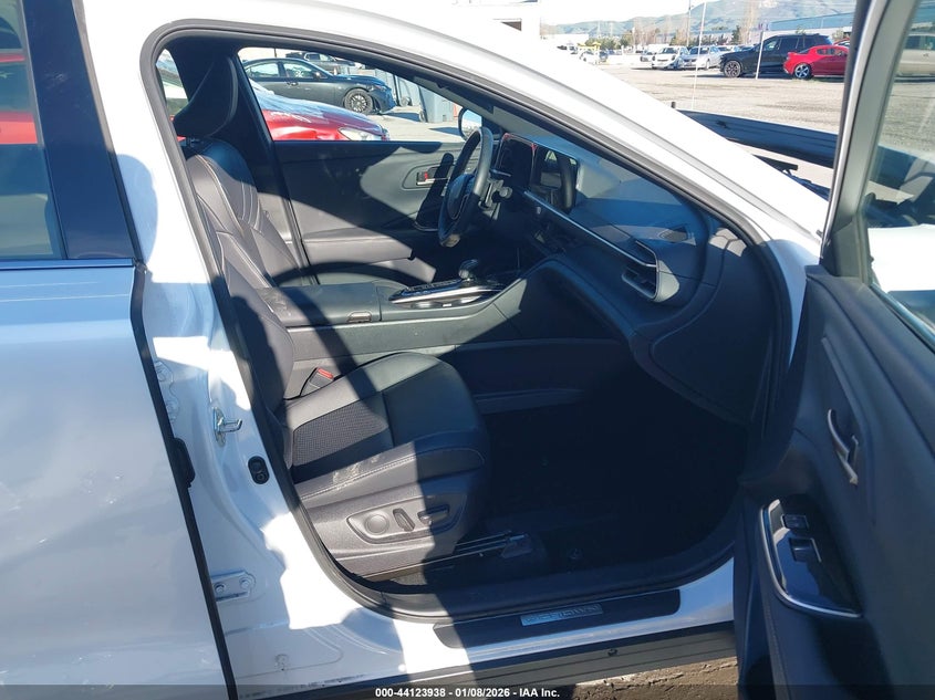 2025 Toyota Crown Signia Xle