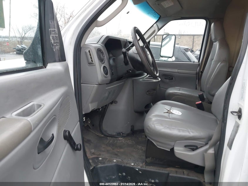 2010 Ford E-450 Cutaway