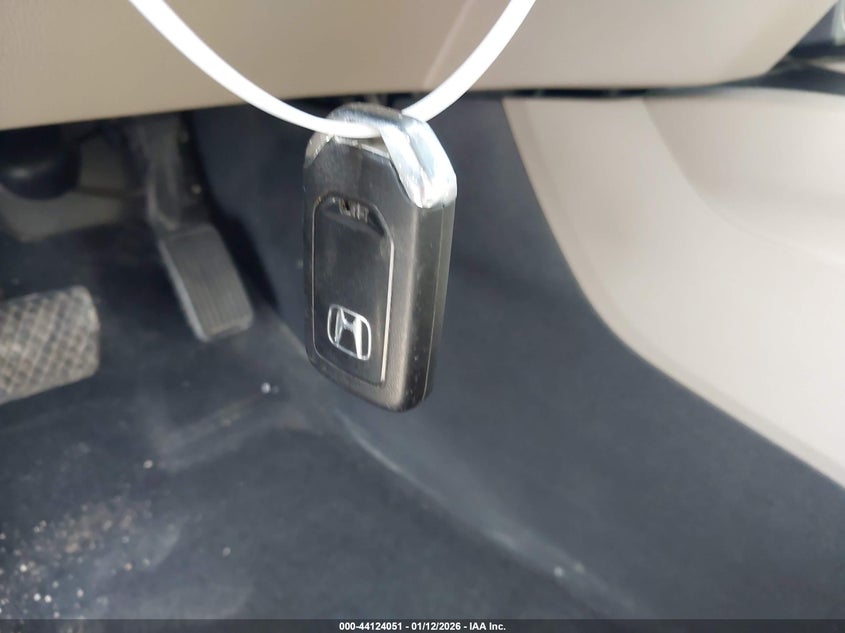 VIN 5FNYF5H10KB021608 2019 HONDA PILOT LX