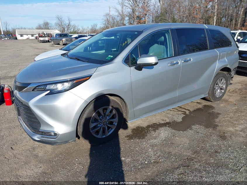 2022 Toyota Sienna Xle