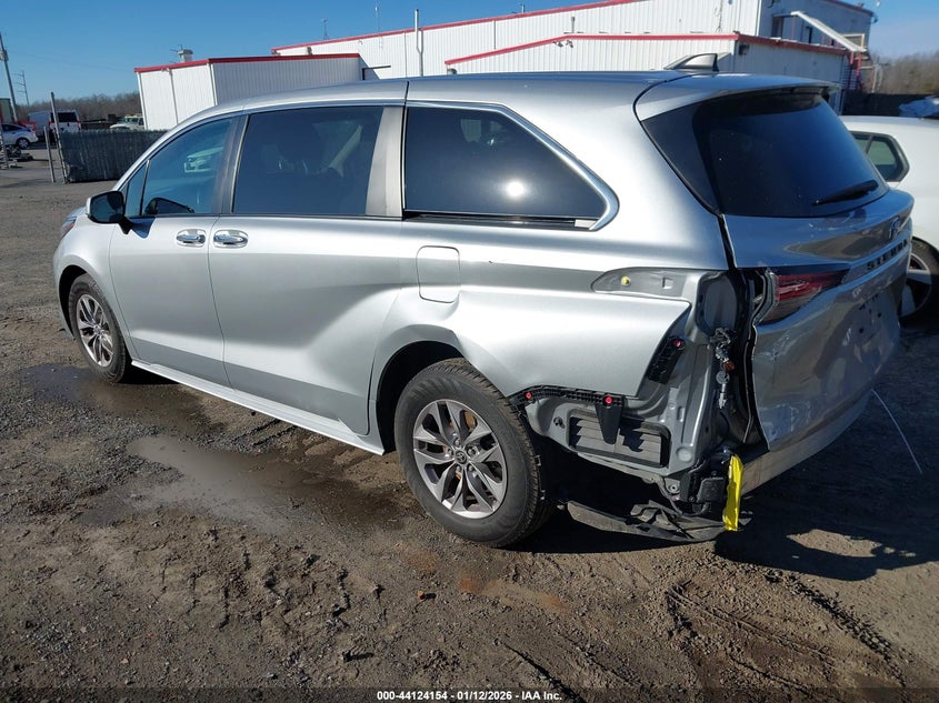 2022 Toyota Sienna Xle