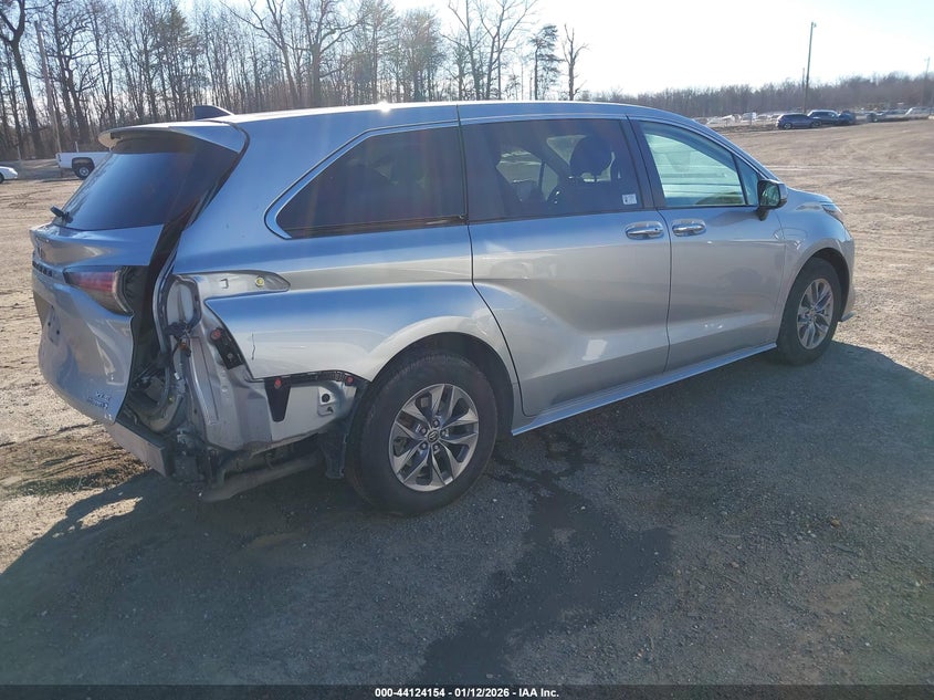 2022 Toyota Sienna Xle