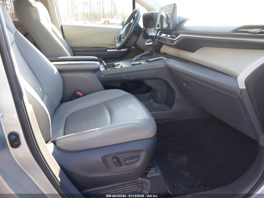 2022 Toyota Sienna Xle