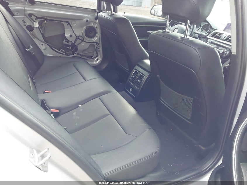 VIN: WBA8E5G50JNU47416 2018 BMW 320I XDRIVE