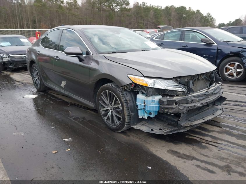 2022 Toyota Camry Xle Hybrid