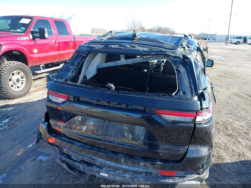 VIN 1C4RJHBG6PC521665 2023 JEEP GRAND CHEROKEE LIMITED 4X4