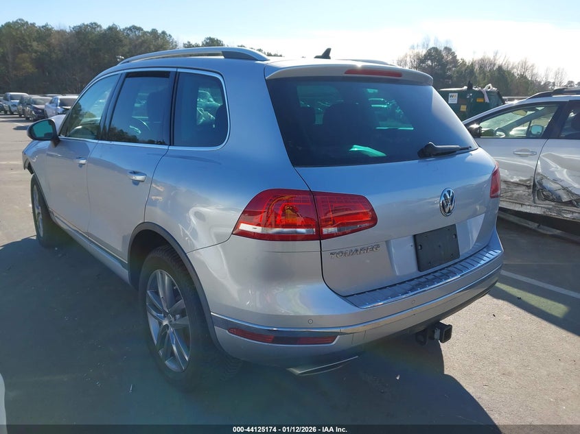 2016 Volkswagen Touareg Tdi Lux WVGEP9BP0GD001048 photo #4
