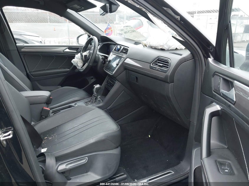 2022 Volkswagen Tiguan 2.0T Se R-Line Black