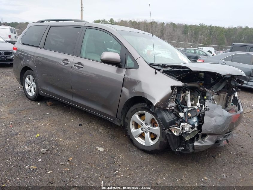 2012 Toyota Sienna Le V6 8 Passenger