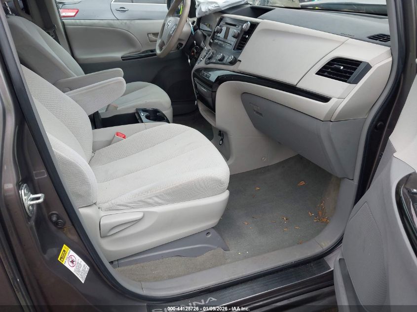 2012 Toyota Sienna Le V6 8 Passenger