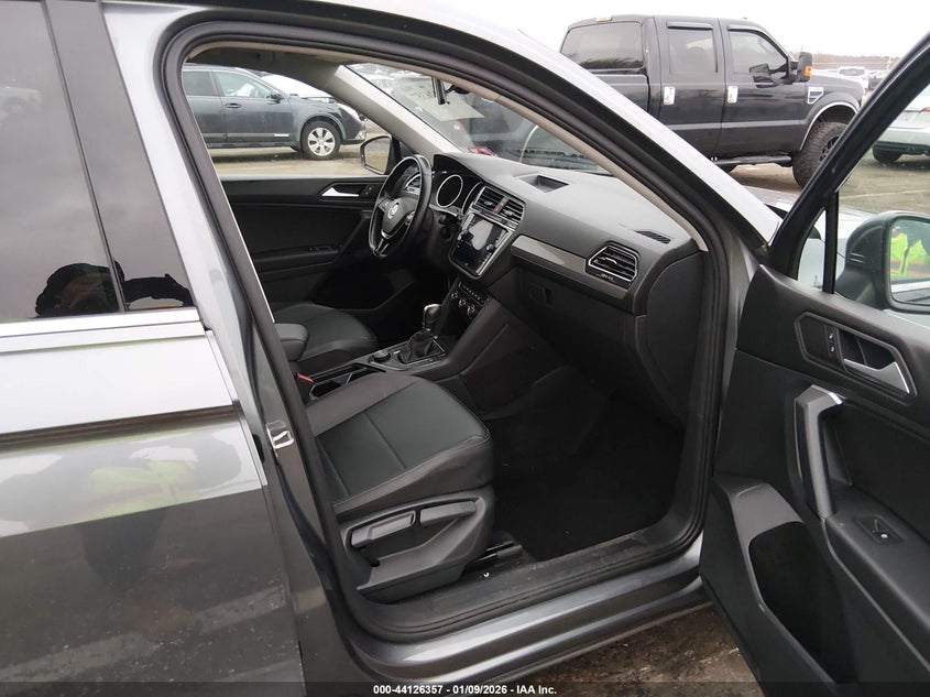VIN 3VV2B7AX4KM186652 2019 VOLKSWAGEN TIGUAN 2.0T SE/2.0T SEL/2.0T SEL R-LINE/2.0T SEL R-LINE BLACK