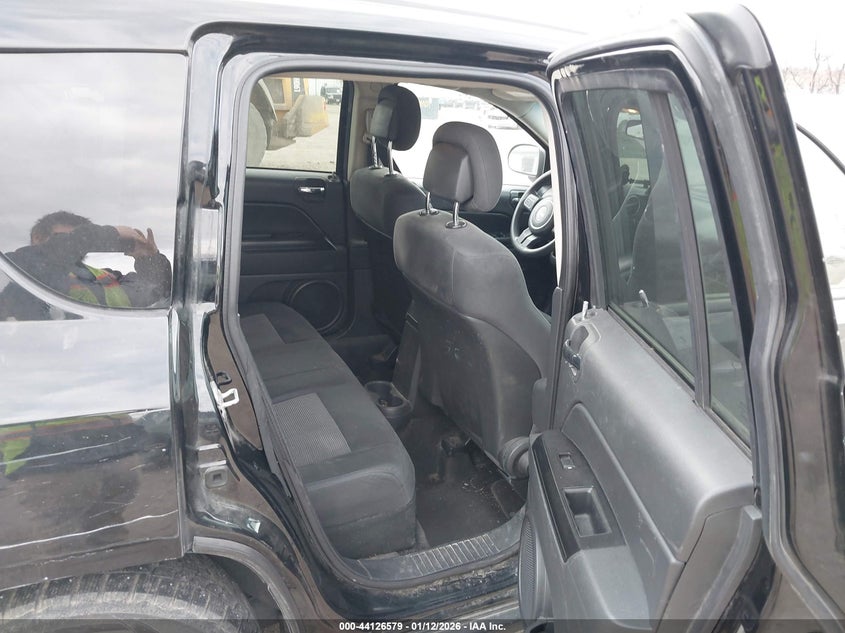 2012 Jeep Compass Sport VIN: 1C4NJDBBXCD657944 Lot: 44126579