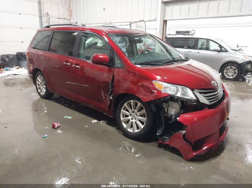 5TDDZ3DC7HS156316 2017 Toyota Sienna Xle 7 Passenger auction photo 1
