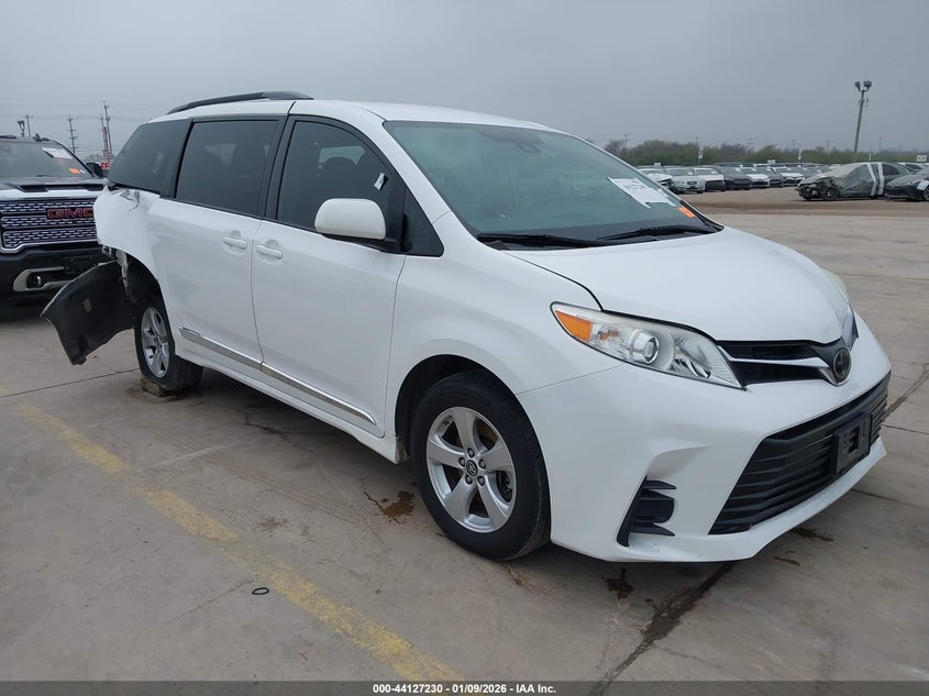 2019 Toyota Sienna Le