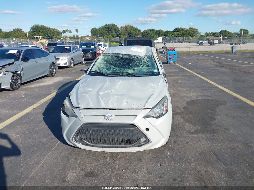 VIN 3MYDLBYVXKY518549 2019 TOYOTA YARIS L/LE/XLE