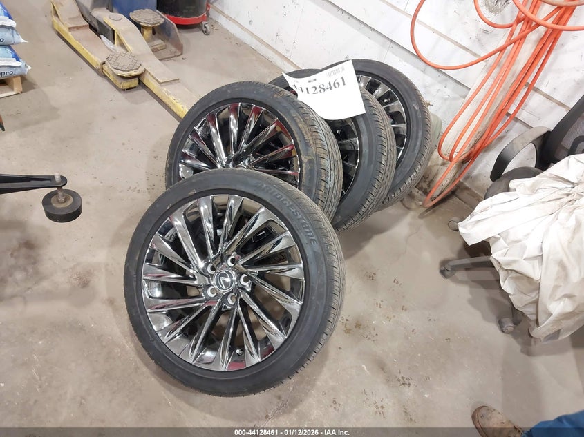 2025 OTHER ES SEDAN | 208705 | Bid Export