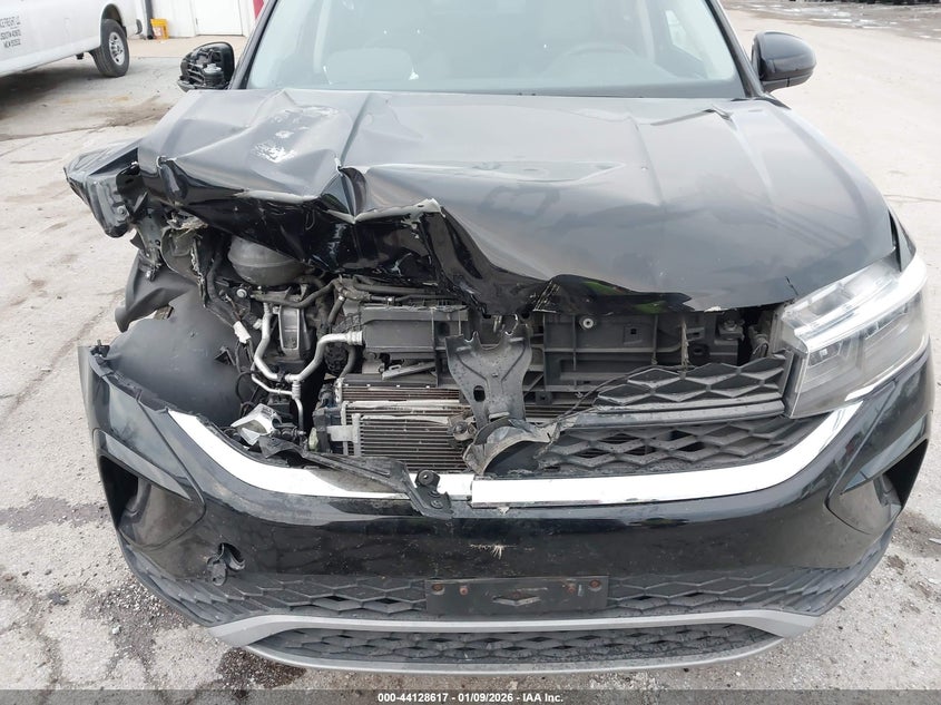 2022 Volkswagen Taos 1.5T Se VIN: 3VVWX7B25NM055000 Lot: 44128617